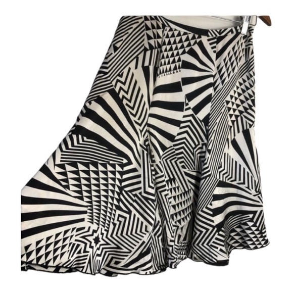 VINTAGE Nygard Balck White Geometric 100% Silk Fit and Flare Skirt size Medium - Picture 4 of 8